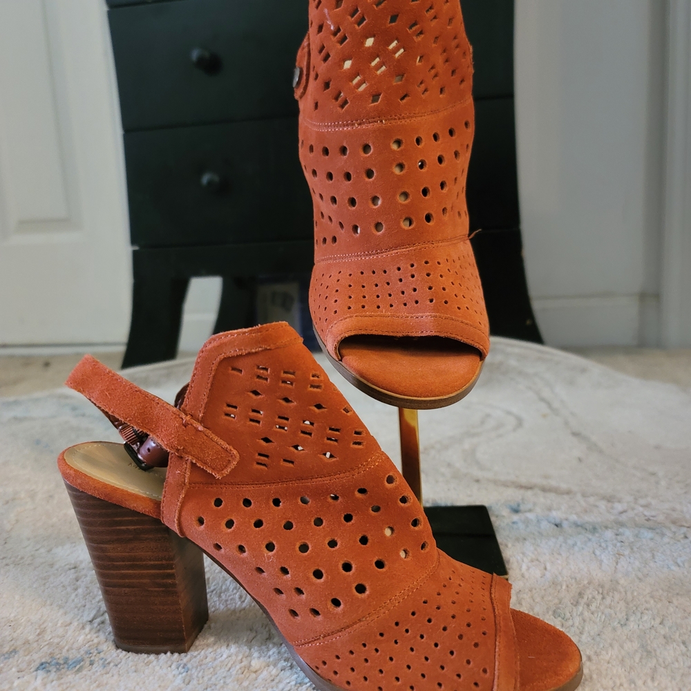 Marc Fisher Orange Tan Heels with Laser-Cut Slingback
